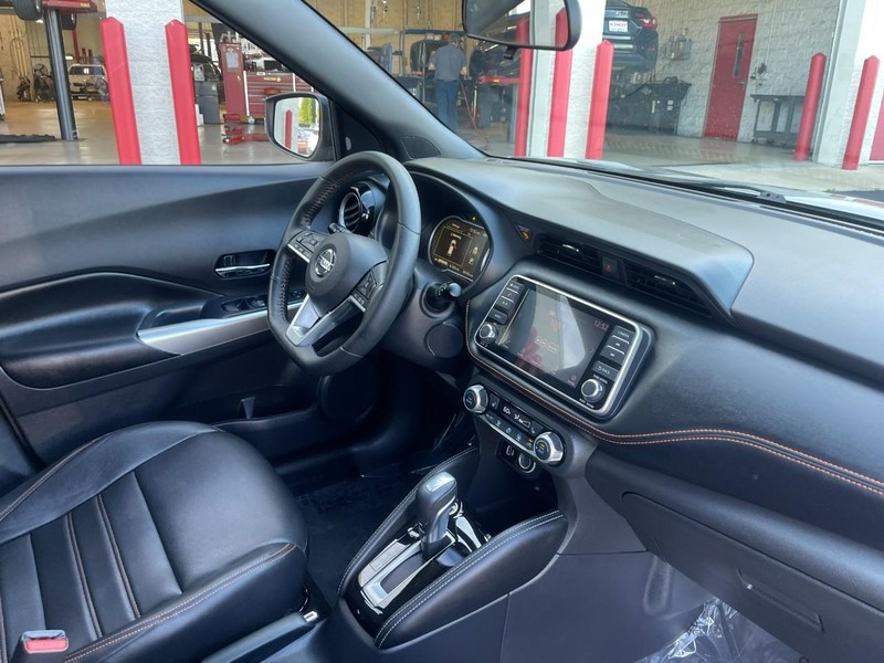 Nissan Kicks Vehicle Image 09