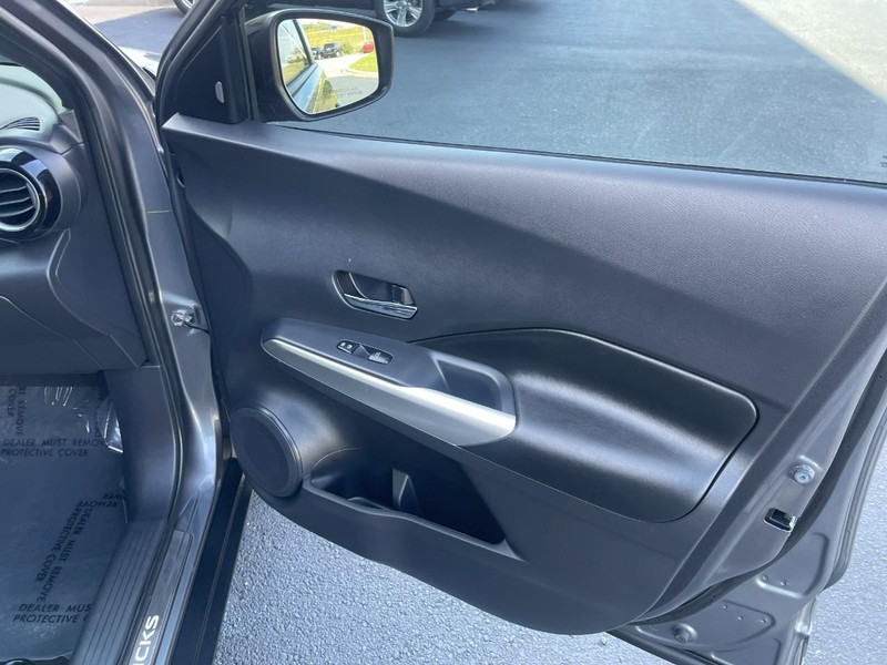 Nissan Kicks Vehicle Image 11