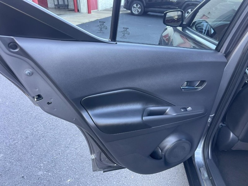 Nissan Kicks Vehicle Image 16