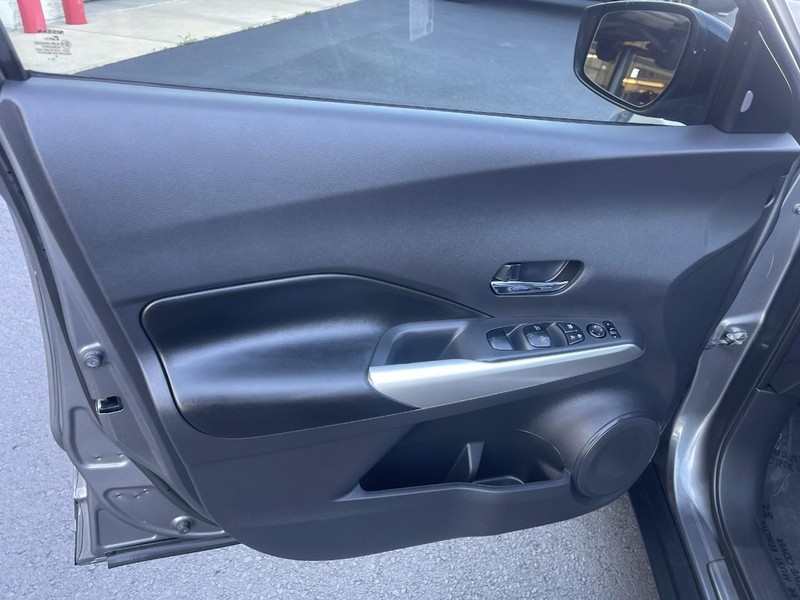 Nissan Kicks Vehicle Image 18