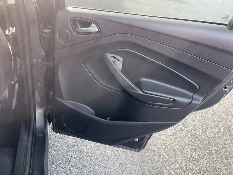 Ford Escape Vehicle Image 11