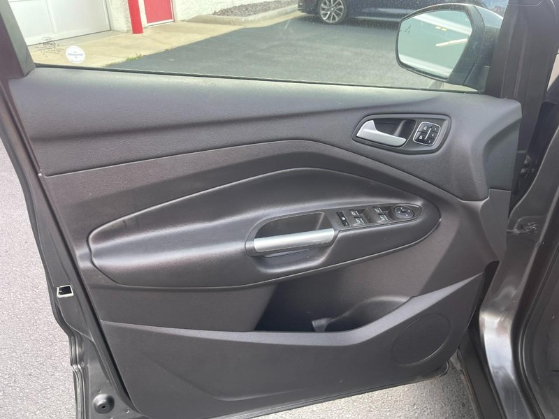 Ford Escape Vehicle Image 15