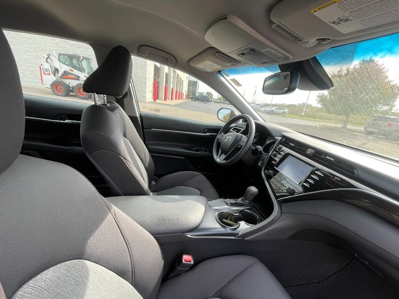 Toyota Camry Vehicle Image 03
