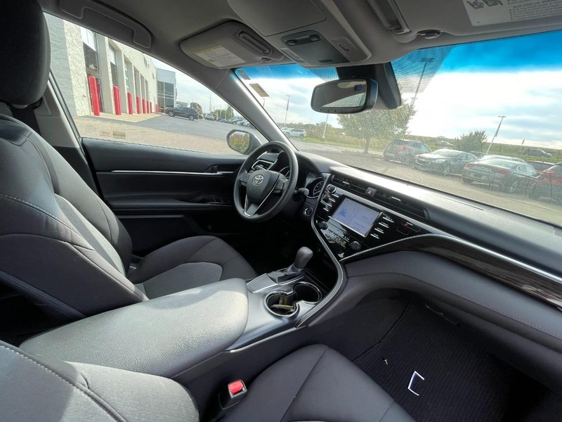 Toyota Camry Vehicle Image 04