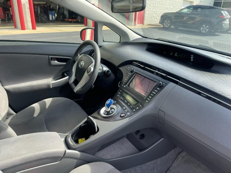 2011 Toyota Prius Three photo 3