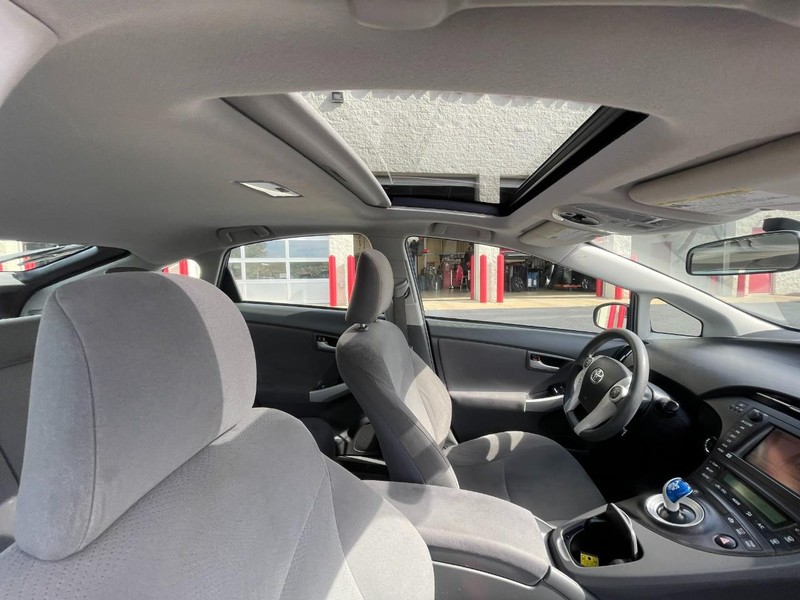 2011 Toyota Prius Three photo 4