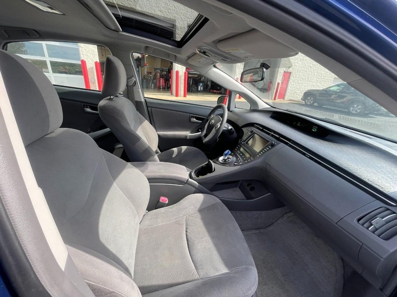 Toyota Prius Vehicle Image 05