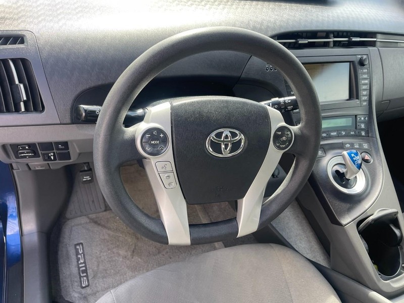 Toyota Prius Vehicle Image 12