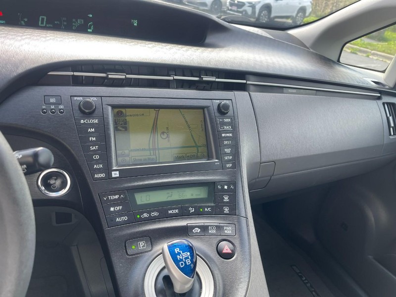 Toyota Prius Vehicle Image 15