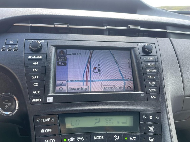 Toyota Prius Vehicle Image 16