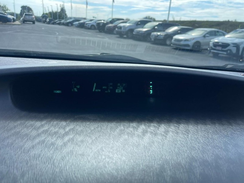 Toyota Prius Vehicle Image 17