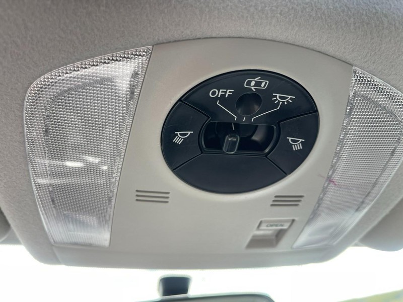Toyota Prius Vehicle Image 19