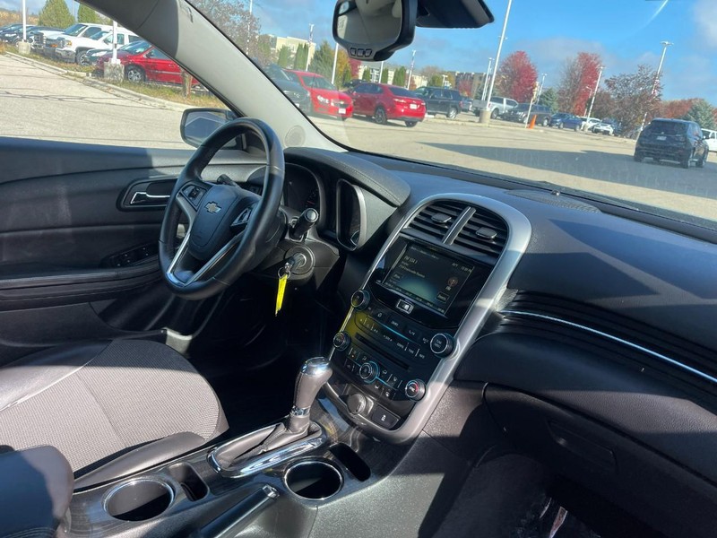 Chevrolet Malibu Vehicle Image 03