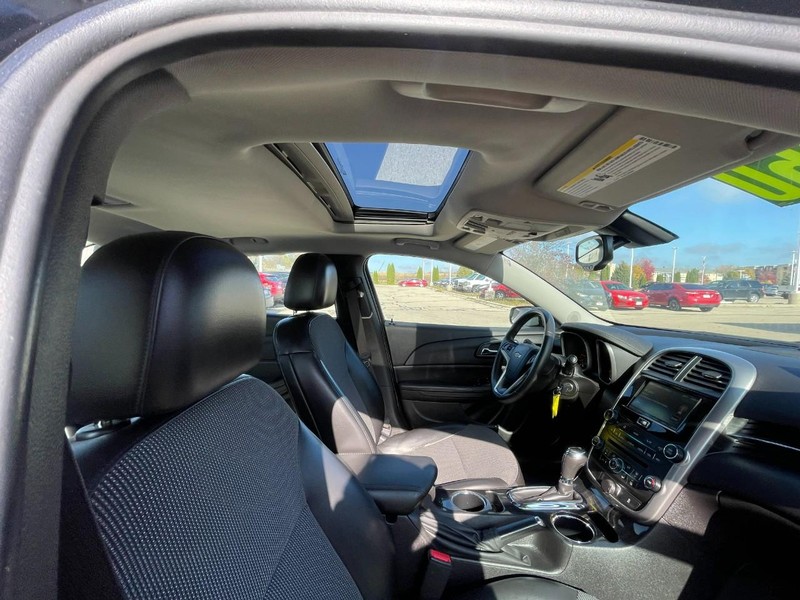 Chevrolet Malibu Vehicle Image 04