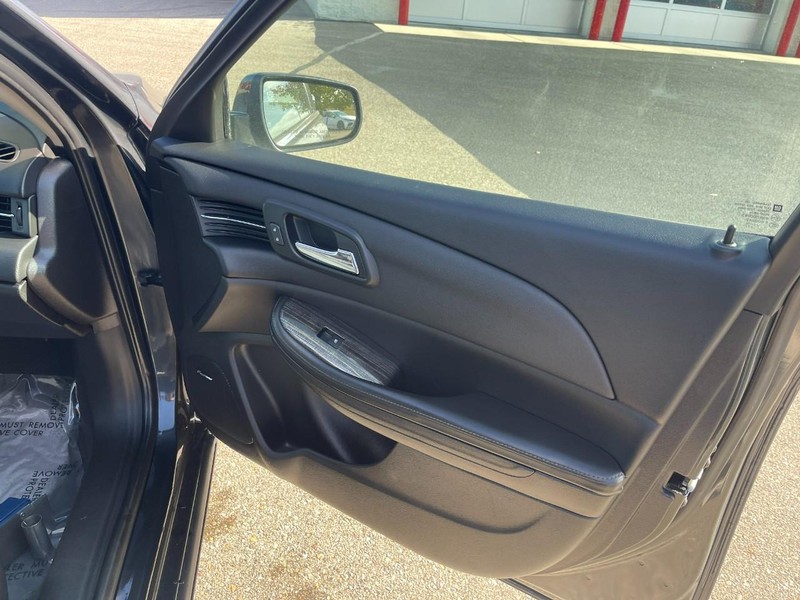 Chevrolet Malibu Vehicle Image 06