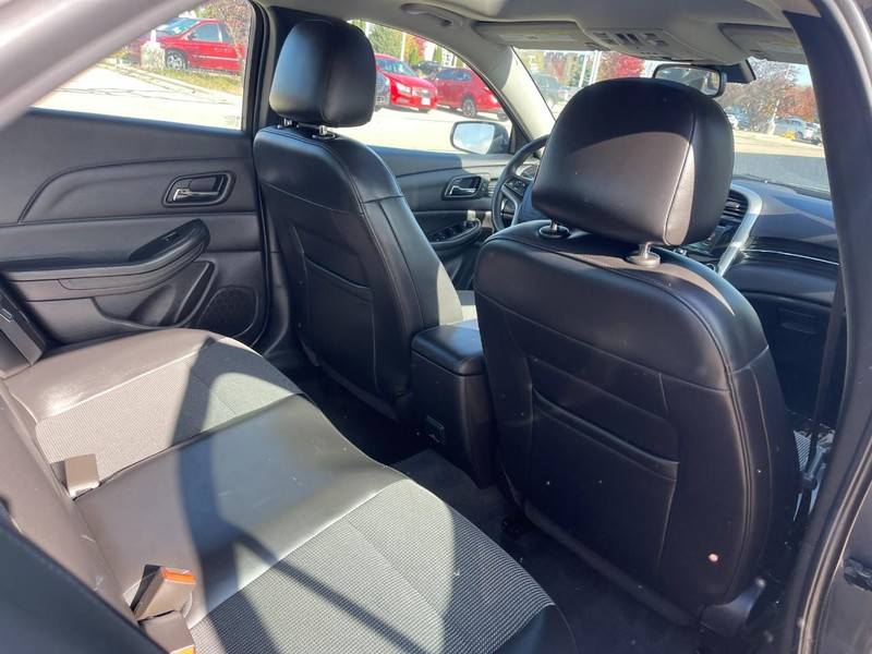 Chevrolet Malibu Vehicle Image 07