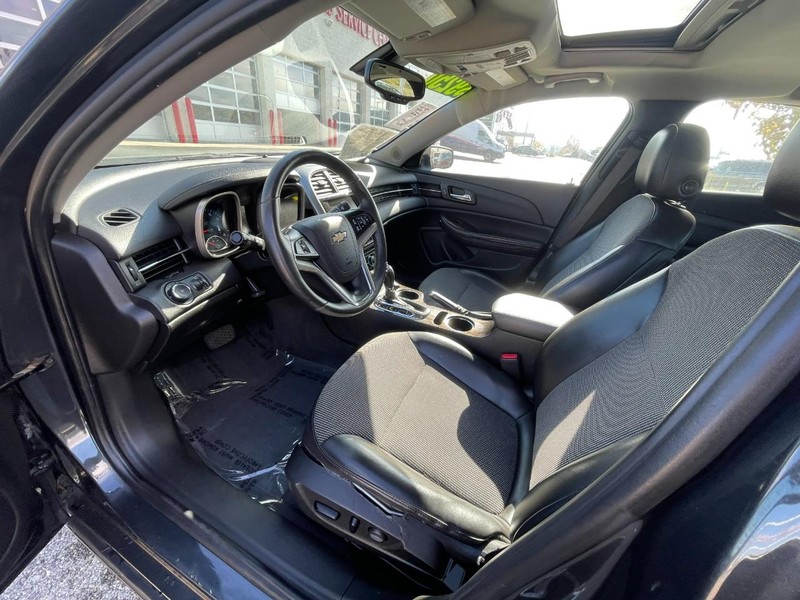 Chevrolet Malibu Vehicle Image 09