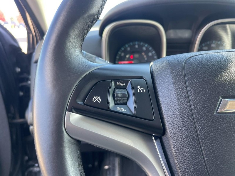 Chevrolet Malibu Vehicle Image 12