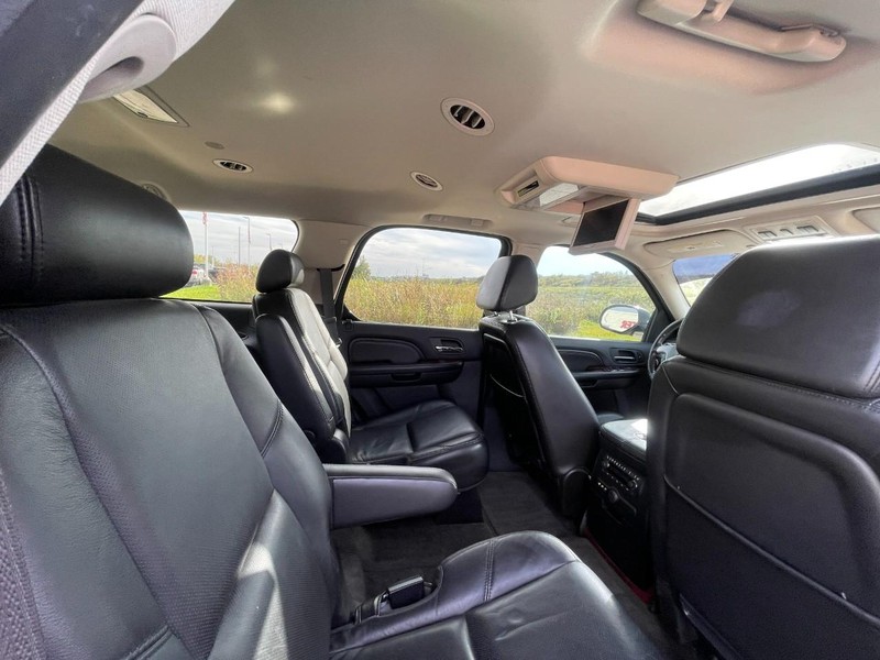 Cadillac Escalade Vehicle Image 05