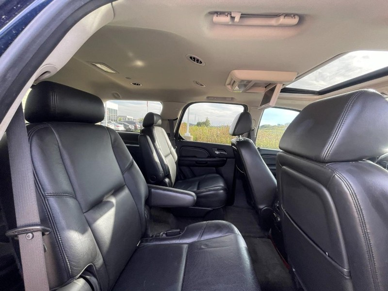 Cadillac Escalade Vehicle Image 06