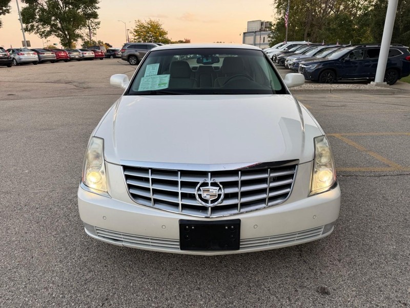 2010 Cadillac DTS Luxury photo 2