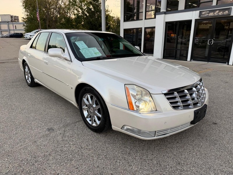 2010 Cadillac DTS Luxury photo 3
