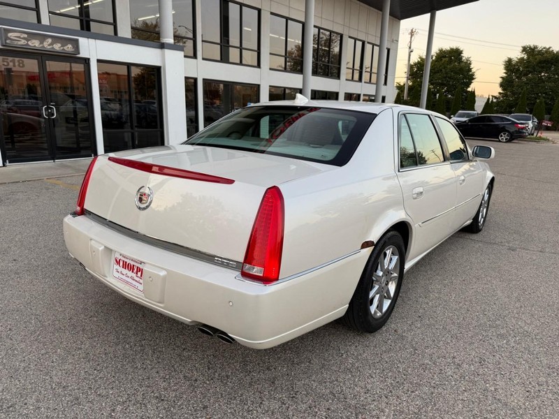 2010 Cadillac DTS Luxury photo 5