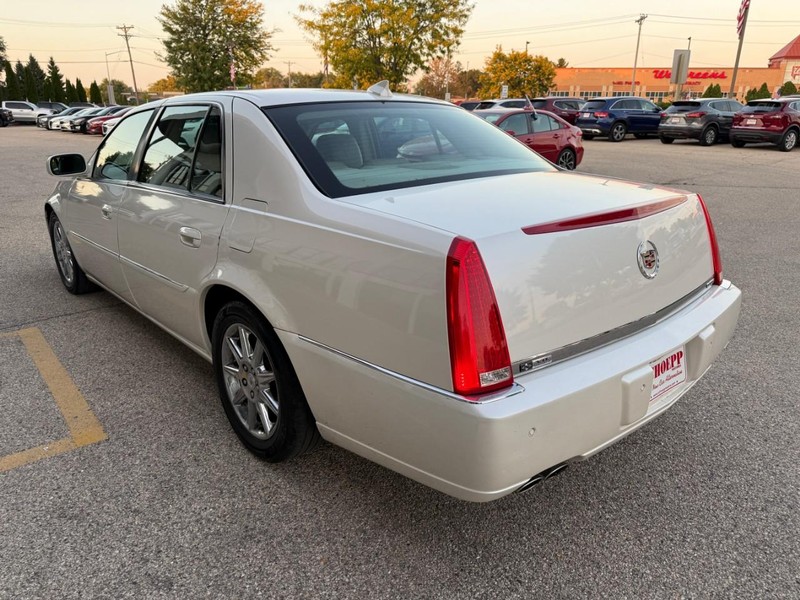 2010 Cadillac DTS Luxury photo 7