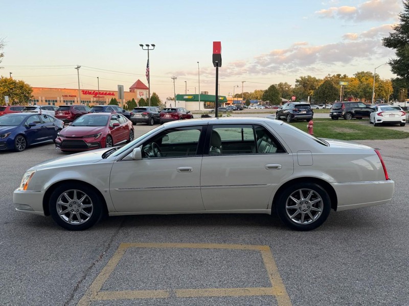 2010 Cadillac DTS Luxury photo 8