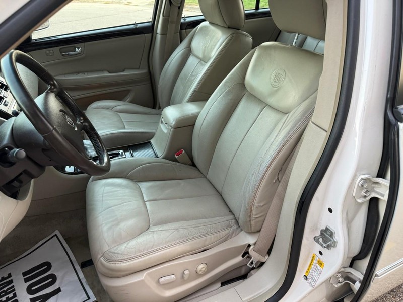 2010 Cadillac DTS Luxury photo 9