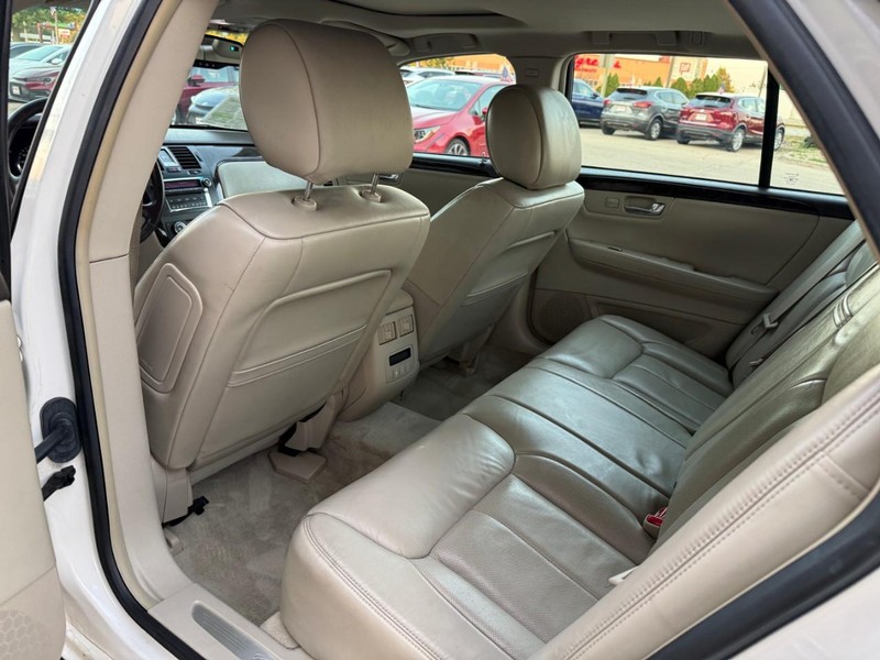 2010 Cadillac DTS Luxury photo 12