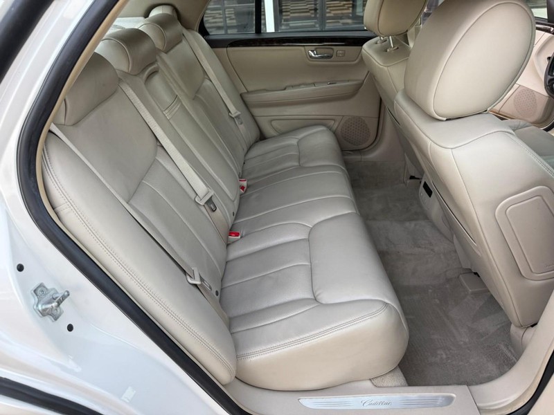 2010 Cadillac DTS Luxury photo 14