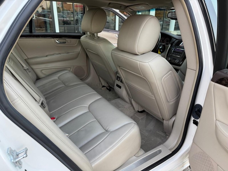 2010 Cadillac DTS Luxury photo 15