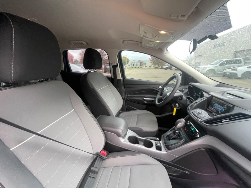 Ford Escape Vehicle Image 03