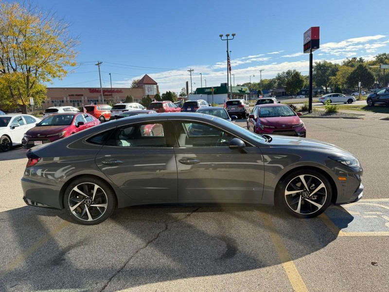 Hyundai Sonata Vehicle Image 04