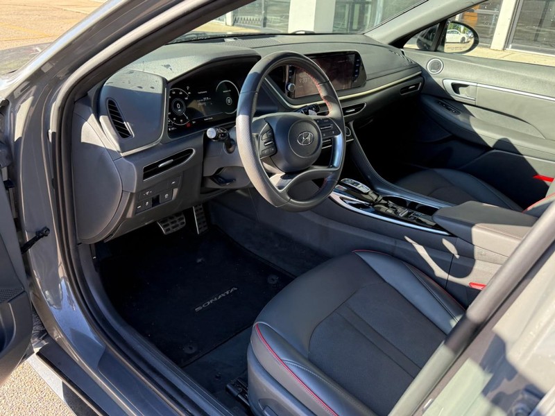 Hyundai Sonata Vehicle Image 10