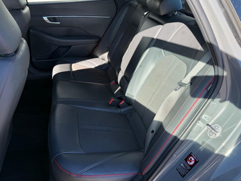 Hyundai Sonata Vehicle Image 11