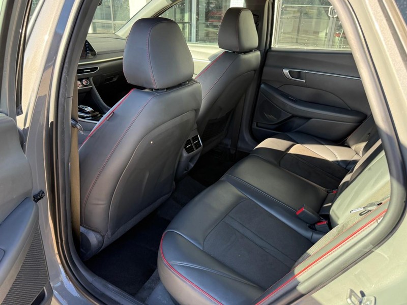 Hyundai Sonata Vehicle Image 12