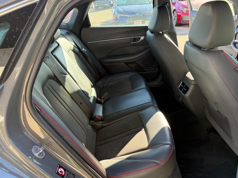 Hyundai Sonata Vehicle Image 13