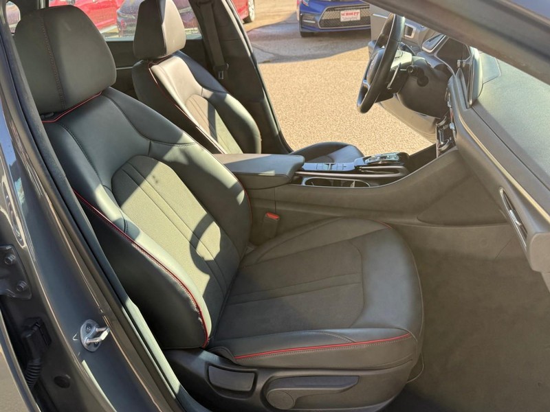 Hyundai Sonata Vehicle Image 15
