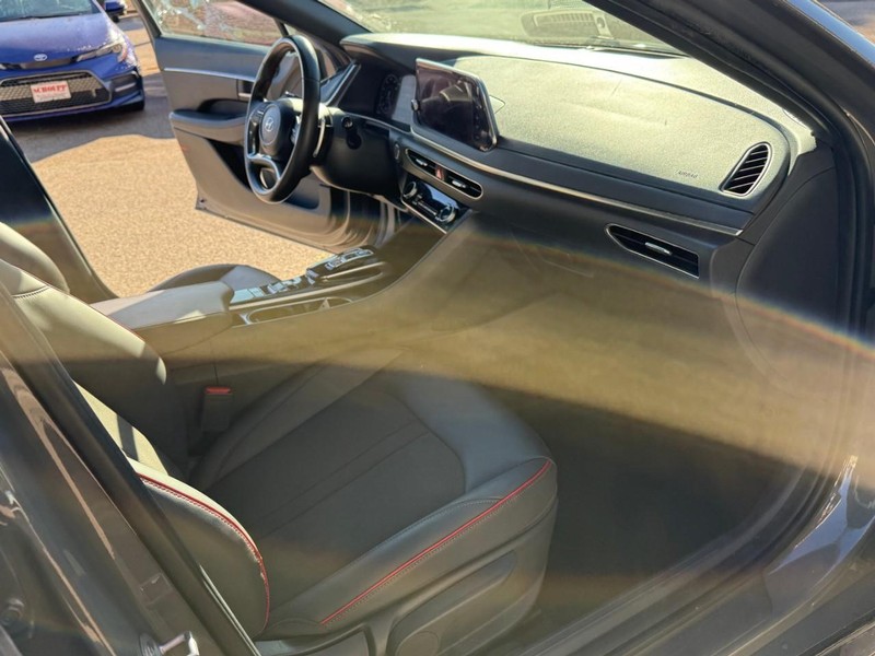Hyundai Sonata Vehicle Image 16