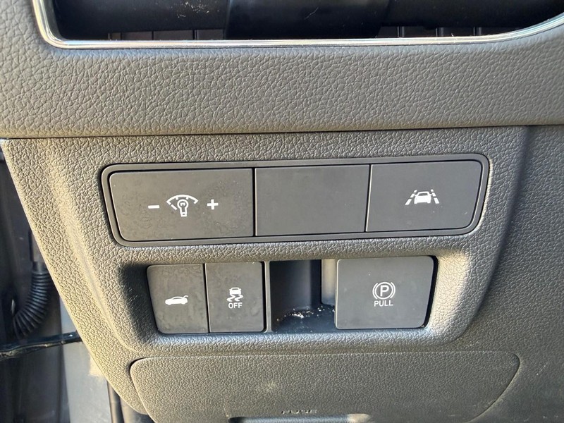 Hyundai Sonata Vehicle Image 18
