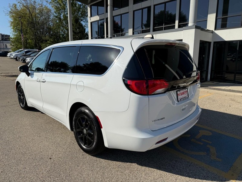 2022 Chrysler Voyager LX photo 7