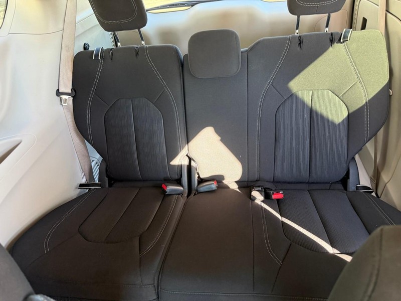 Chrysler Voyager Vehicle Image 14