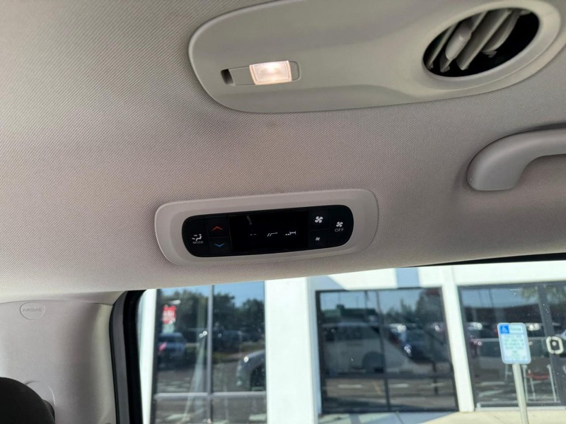 2022 Chrysler Voyager LX photo 13