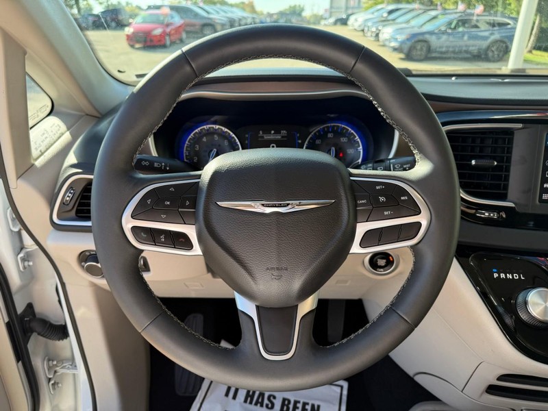 2022 Chrysler Voyager LX photo 23