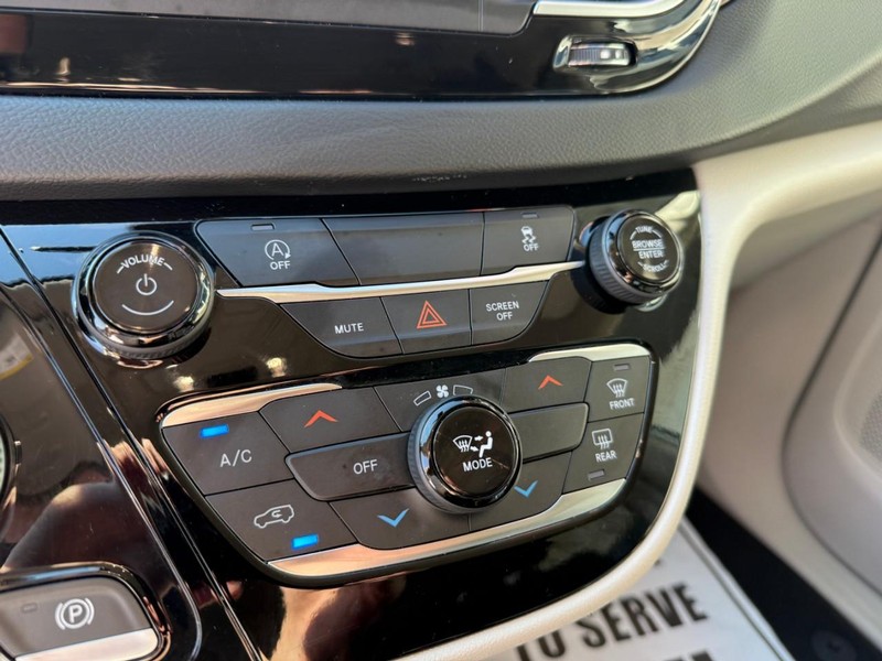 2022 Chrysler Voyager LX photo 29