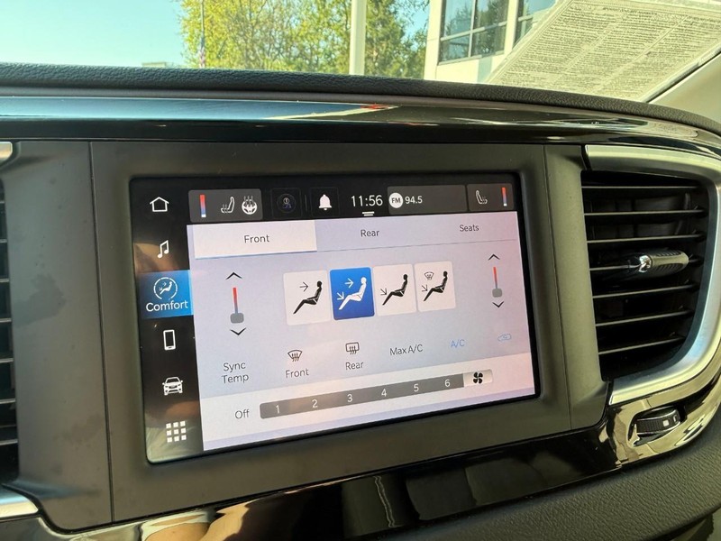 2022 Chrysler Voyager LX photo 31