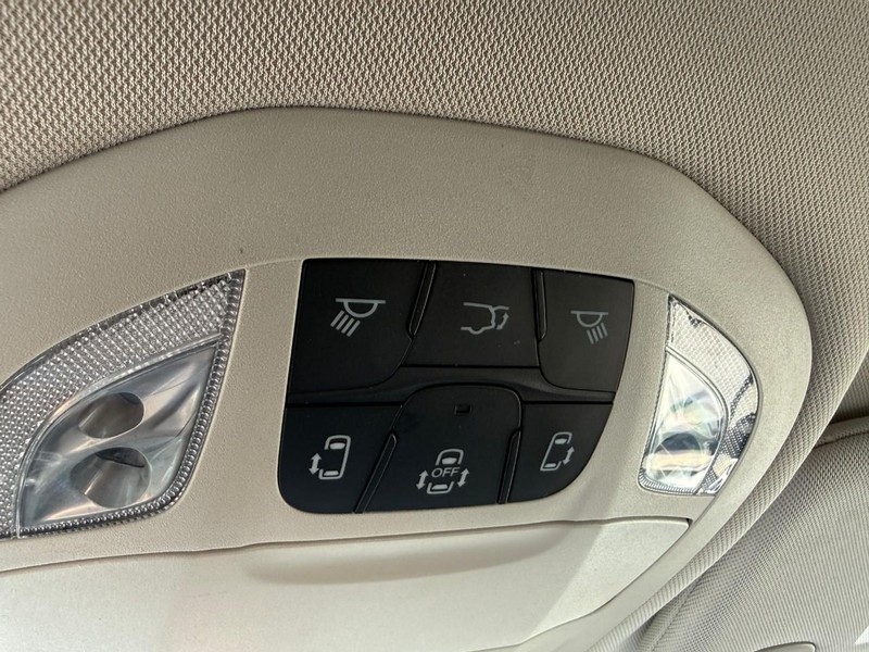 2022 Chrysler Voyager LX photo 33