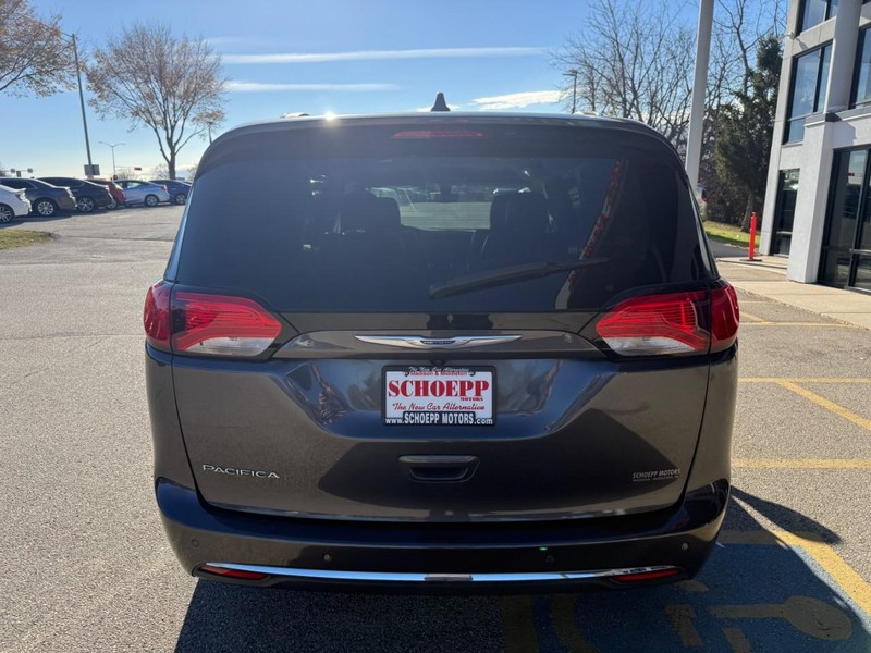 Chrysler Pacifica Vehicle Image 06